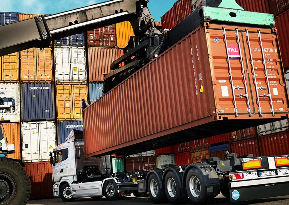 Контейнеровоз строительный - зачем нужен и как выбрать технику