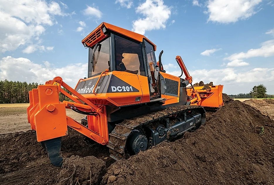 Бульдозер на гусеничном ходу - особенности и отличия