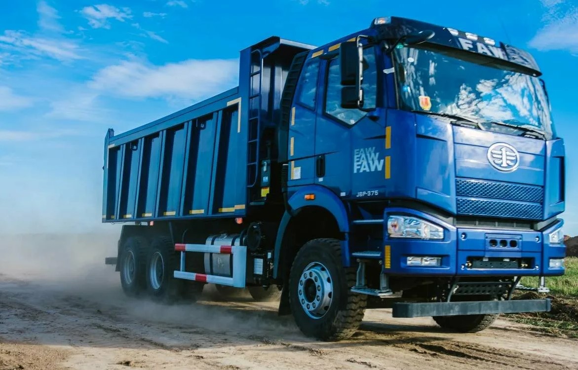 Преимущества самосвалов фав в строительстве и перевозках