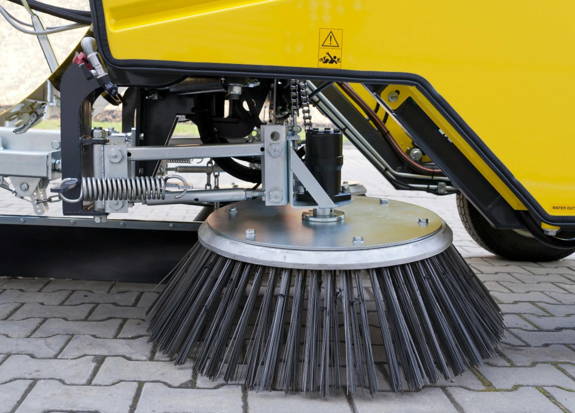 Щёточная машина (подметальная) - применение в городском благоустройстве